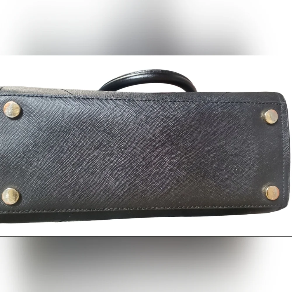 Michael Kors Everly Plain & Sapphino Leather Handbag With Shoulder Strap